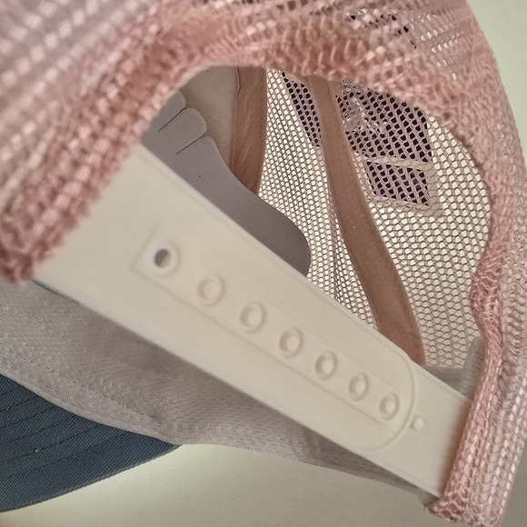 NWT Bronco Rainbow Trucker Hat Ivory Pink Blue - Picture 11 of 11